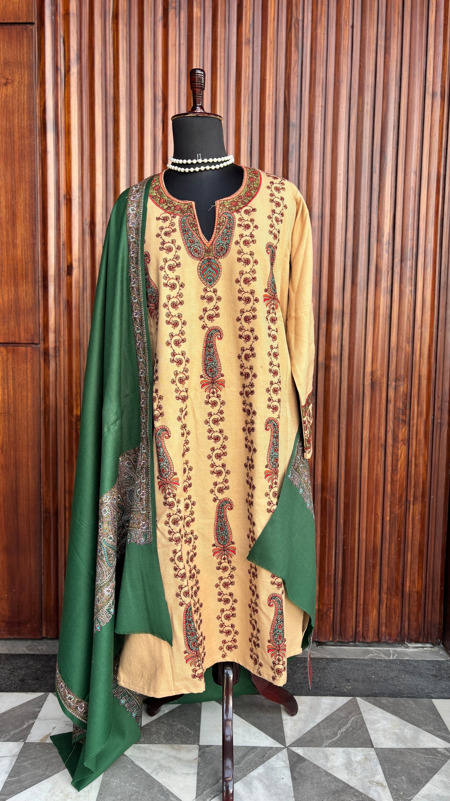 Aari-Embroidered Kashmiri Phiran