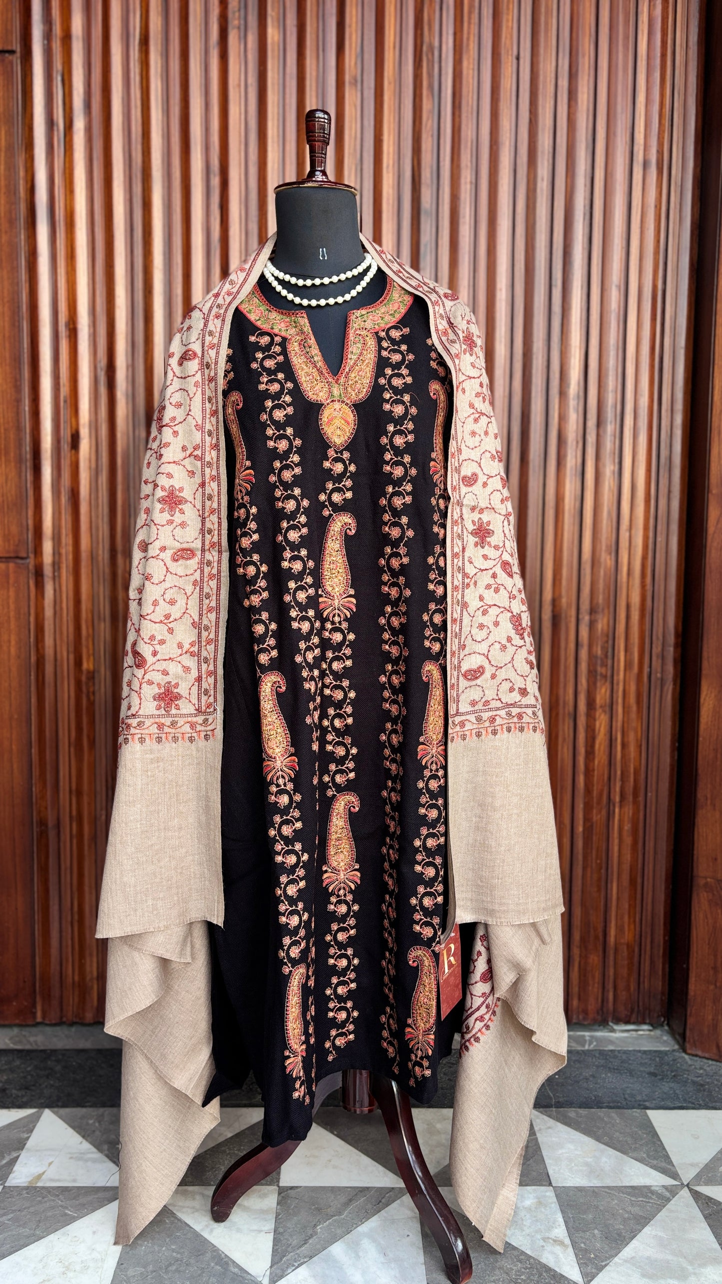 Aari-Embroidered Kashmiri Phiran